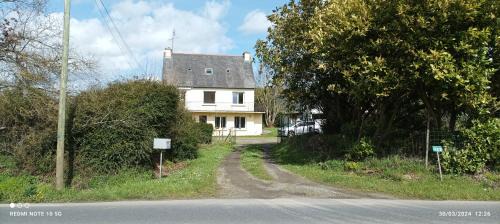 Saint-Brieuc House | La Villeneuve en Saint Brieuc sortie Ouest Logement à l'étage d'une maison individuelle avec grand parking pour 5 adultes ou six personnes pour famille