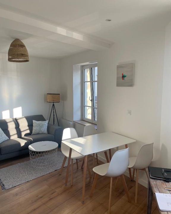 Lamballe Apartment | Lamballe plein centre, superbe appartement 1er étage
