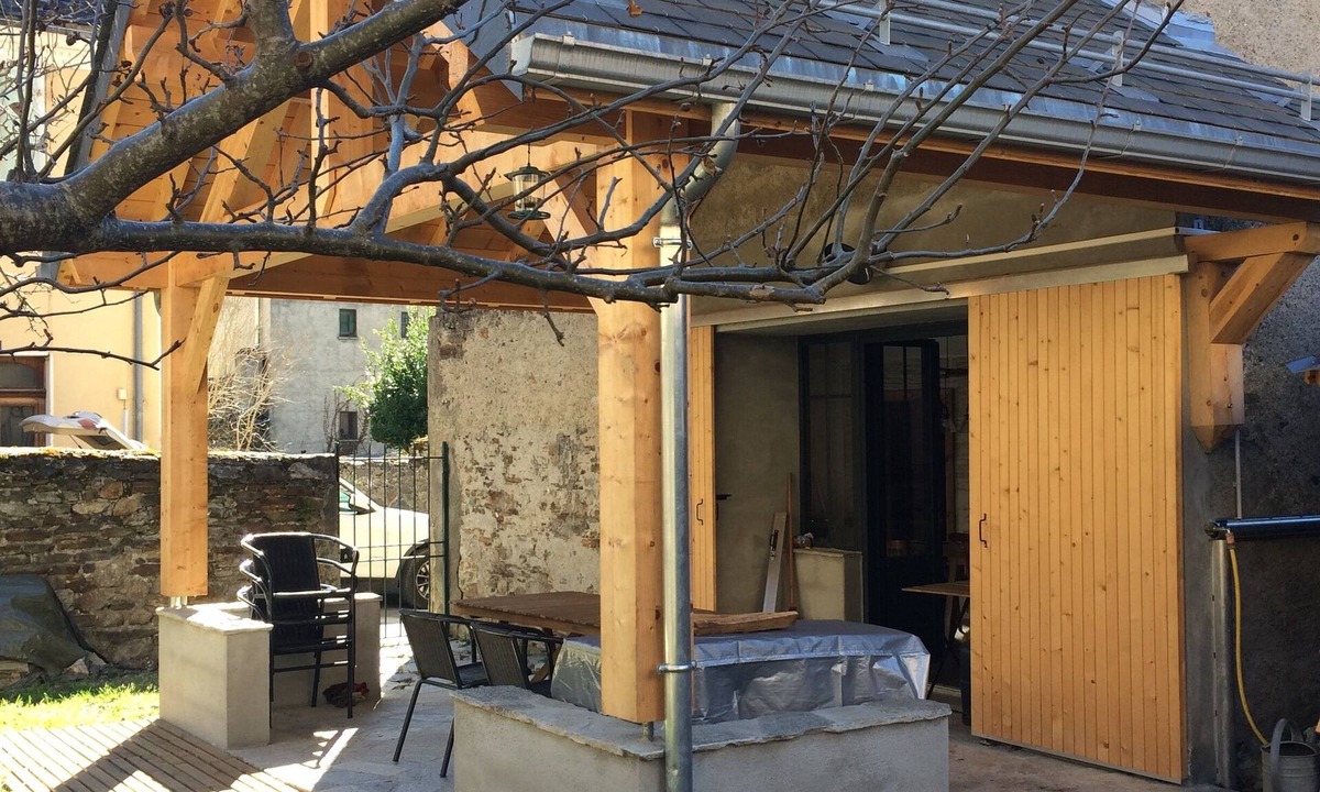 Saint-Mamet House | Large and beautiful mountain village house with garden, courtyard, parking space