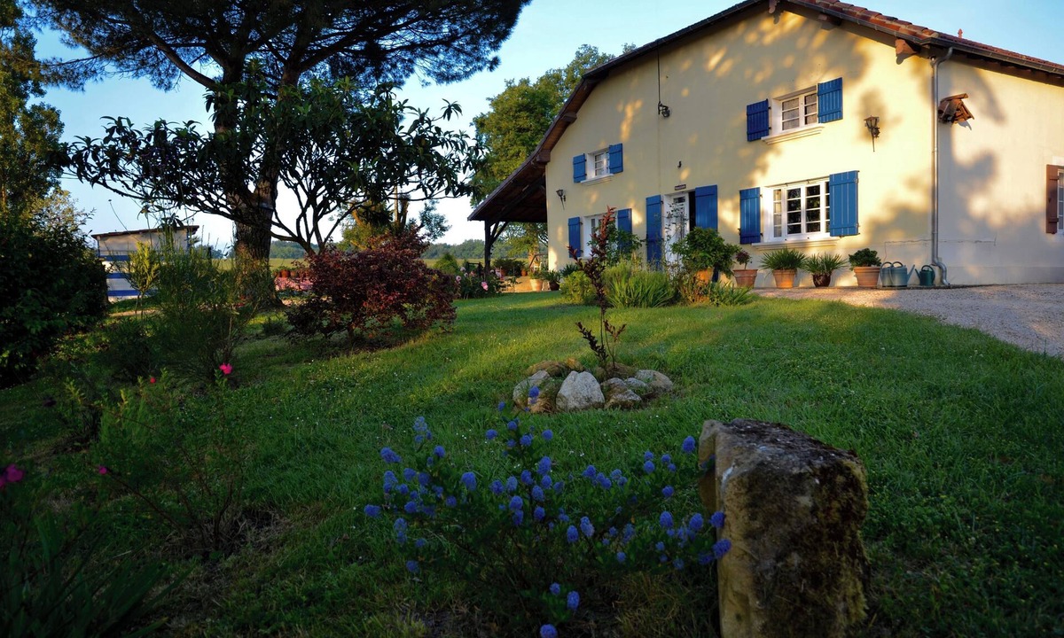 Demu House | Large bucolic cottage.