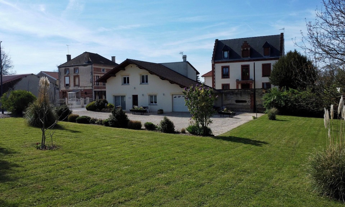 Vadenay House | Large, detached vacation rental/4-bedroom family home for 12 people.