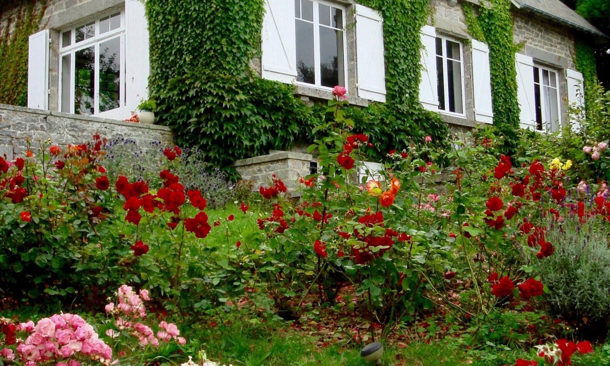 Saint-Cast-le-Guildo Villa | Large family stone villa with exceptional sea view