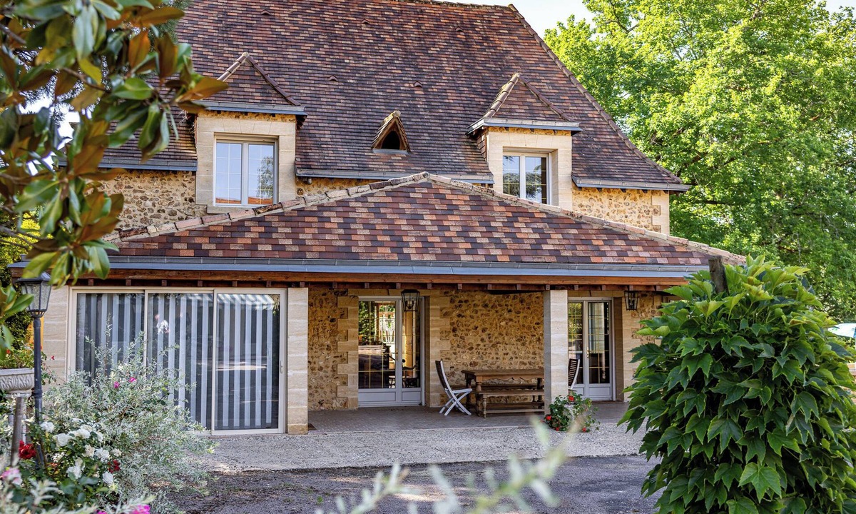 Saint-Geyrac House | Large family gîte Les Trois Chênes, 12 pers. with terrace, garden, swimming pool