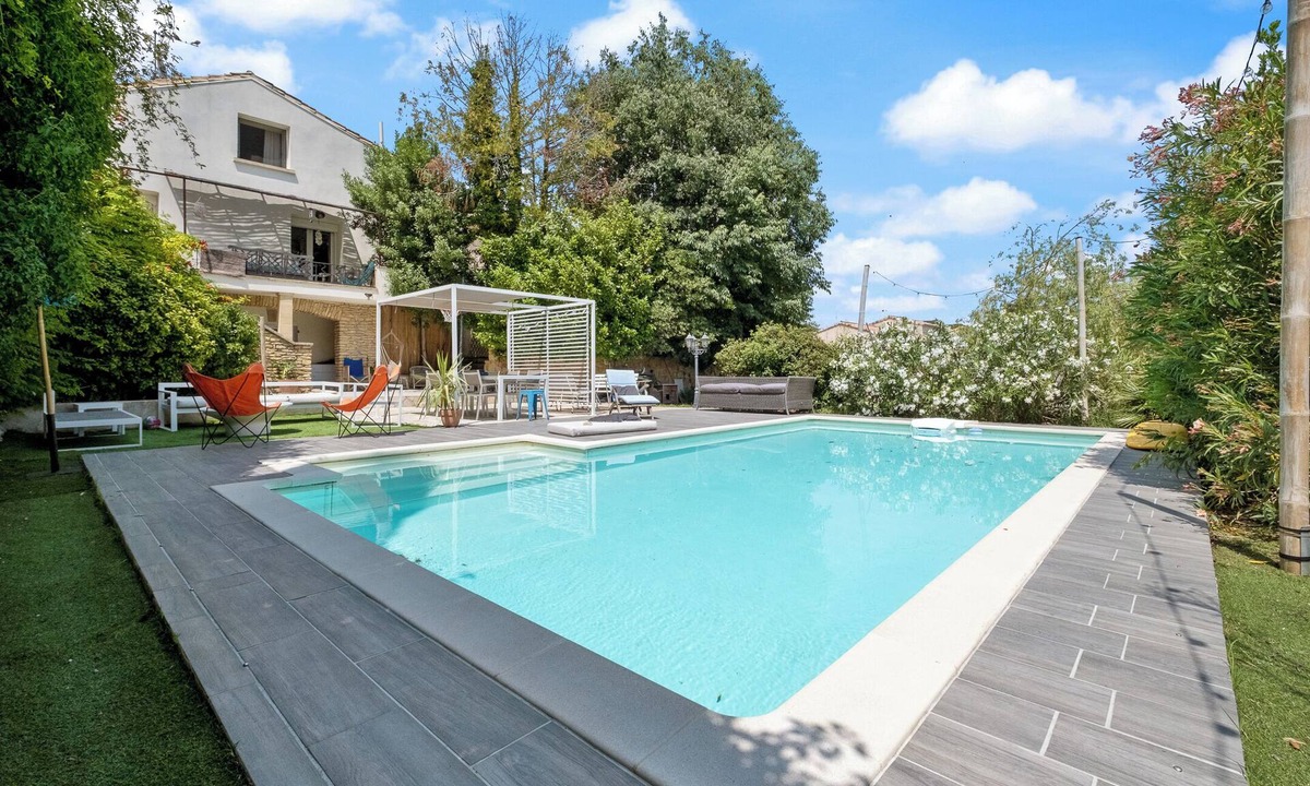 Ledenon House | Large family villa with shaded terraces, garden and swimming pool