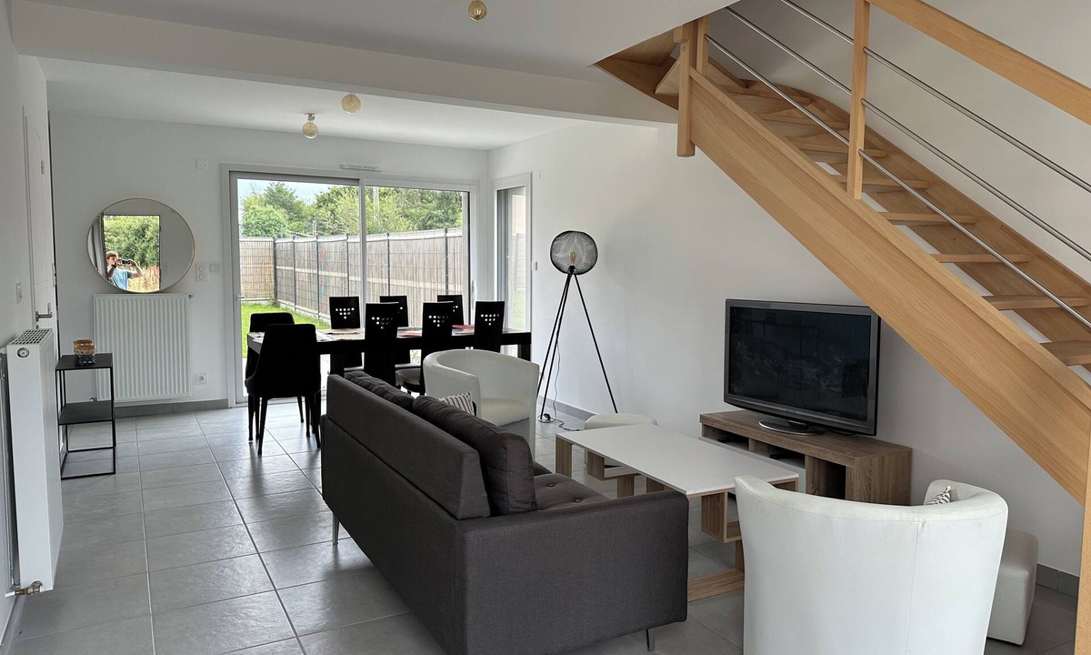 Saint-Meloir-des-Ondes House | Large house - sleeps 8 - Jacuzzi - near St Malo - 5 mins from the beach