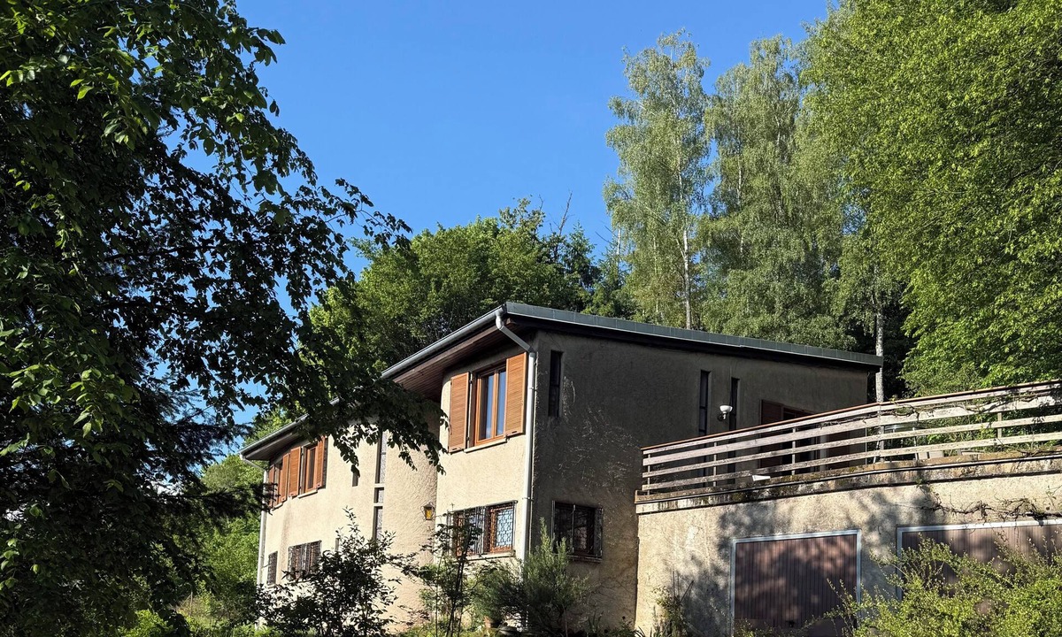 Saint-Quirin House | Large, quiet family home on the edge of the forest, overlooking the village.