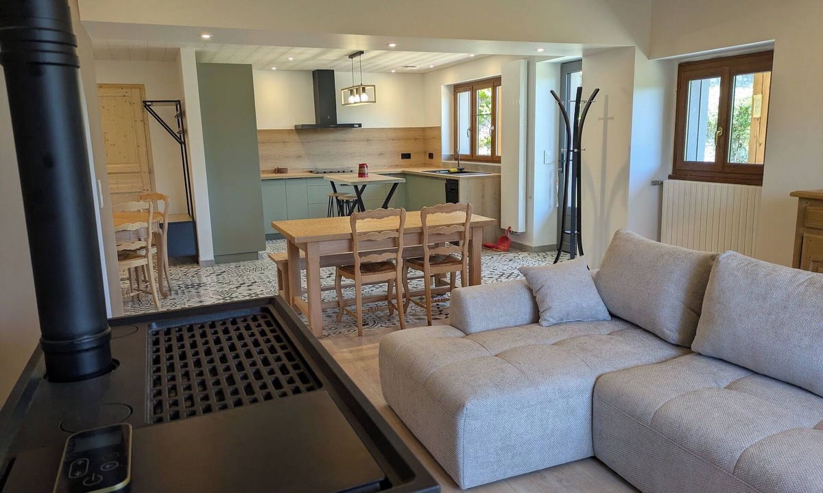 Mieussy Apartment | Large T4 garden apartment in a renovated farmhouse in a peaceful village.