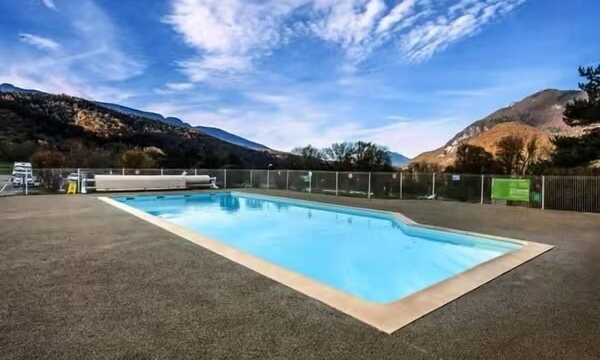 Giez House | 🏡 Le Birdie – Studio with Balcony Between Lake and Mountains