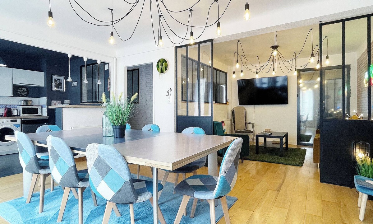 Reims Apartment | Le Central Perk, spacious, WiFi, Sauna, Netflix for 6 to 7 travelers, pets ok