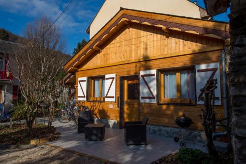 Bagneres-de-Bigorre Ski Chalet | Le cerisier de Mamie
