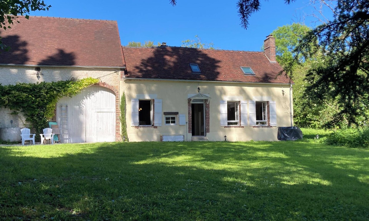Neuvy-Sautour Bed & Breakfast | Le Clos du Cèdre, a charming vacation rental, 1.45 hours from Paris, Irancy, Chablis, Vézelay