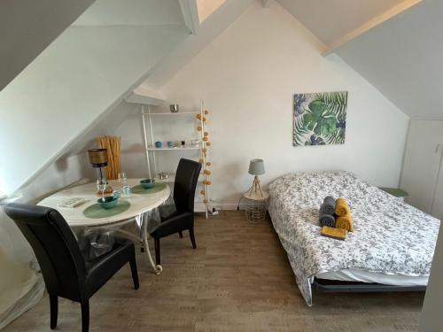 Lamballe Apartment | Le cocon jaune - Studio en hyper centre