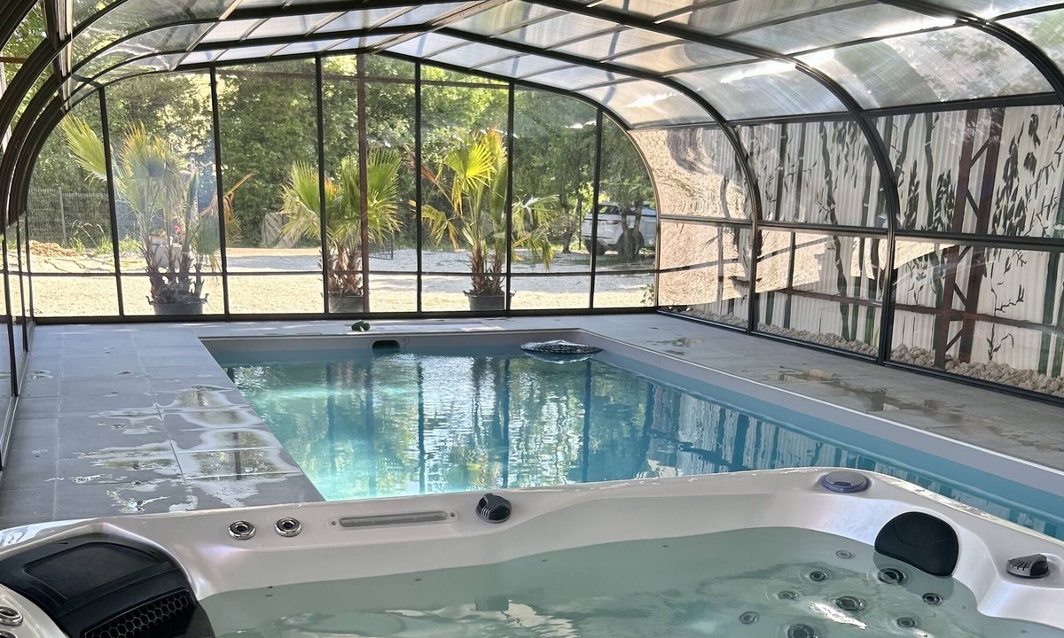 Villemoiron-en-Othe Apartment | Le domaine du Lavoir /moumoune sleeps 4. Jacuzzi access from April to October