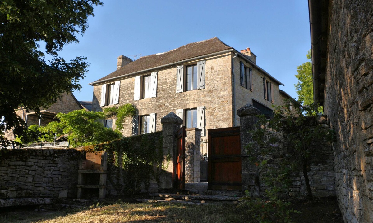 Palmas-d'Aveyron House | Le gîte de la glycine, renovated house, terrace with magnificent view, enclosed garden