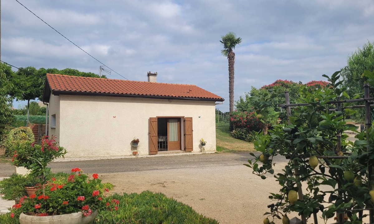 Saint-Arroumex House | Le Gîte De Gayssanes: Charm and Tranquility in the Heart of Nature