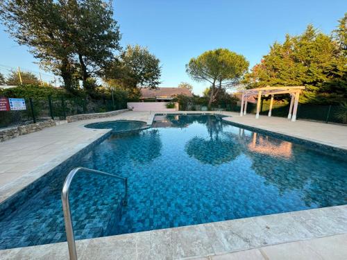 Forcalqueiret House | le HAMEAU DES PINS