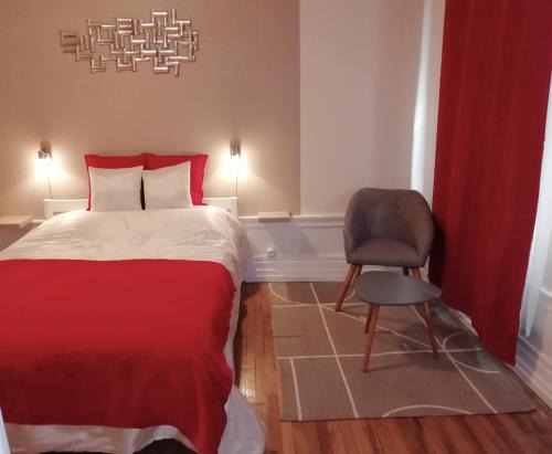 Old Town Apartment | LE KLEBER au choix VUE SUR PARC ou RUE simplicité d'accès, charme et confort garantis
