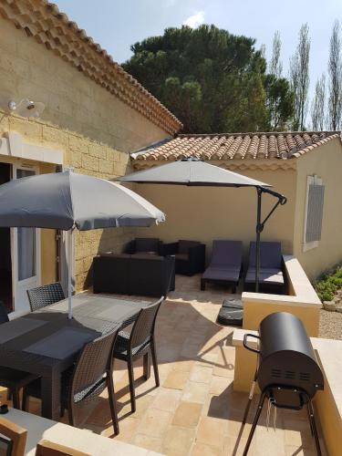 Saint Pierre de Mezoargues Apartment | Le Mas Saint Jean