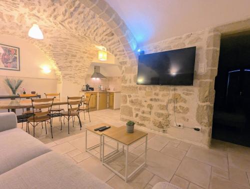 Saint-Bonnet-du-Gard Apartment | Le Mistral - Pont du Gard - Cozy & Intime - WiFi fibre -TV