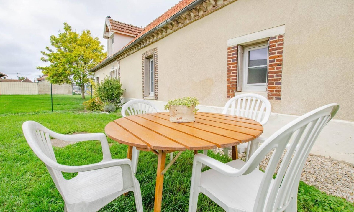 Fontaine-les-Gres House | Le Nid d'Hirondelles