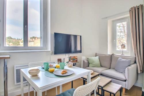 Faubourg Apartment | Le Nimea - Plein Centre - Visit Nîmes on foot