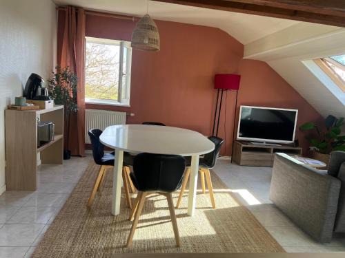 Brouviller Apartment | LE PAISIBLE Wifi Parking 4 Personnes Proche center parc Accès direct N4