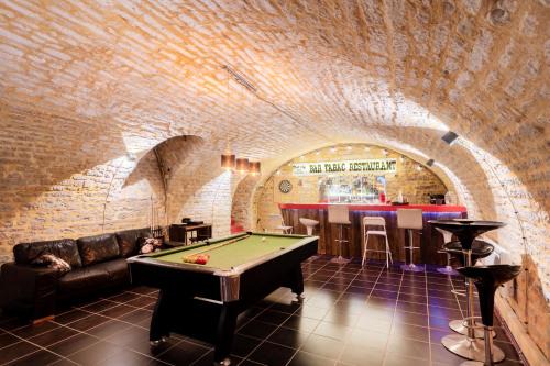 Champlay Villa | Le Rétro Club 1980