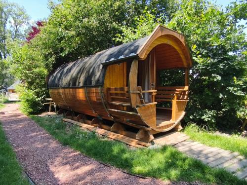 Buhl-Lorraine Bed & Breakfast | Le Tonneau insolite Bacchus - Le Souffle du Saule - SPA