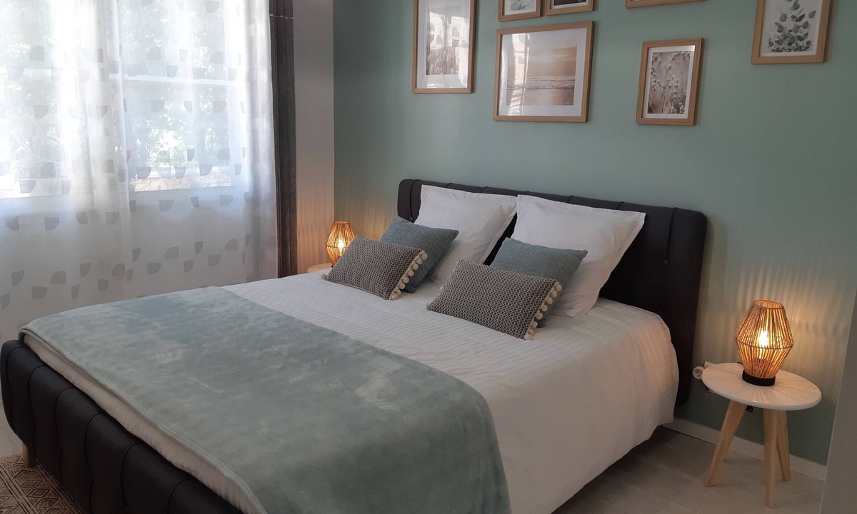 Notre-Dame-de-Sanilhac Bed & Breakfast | Le Val du Loup Bed and Breakfast: Continental breakfast available upon request