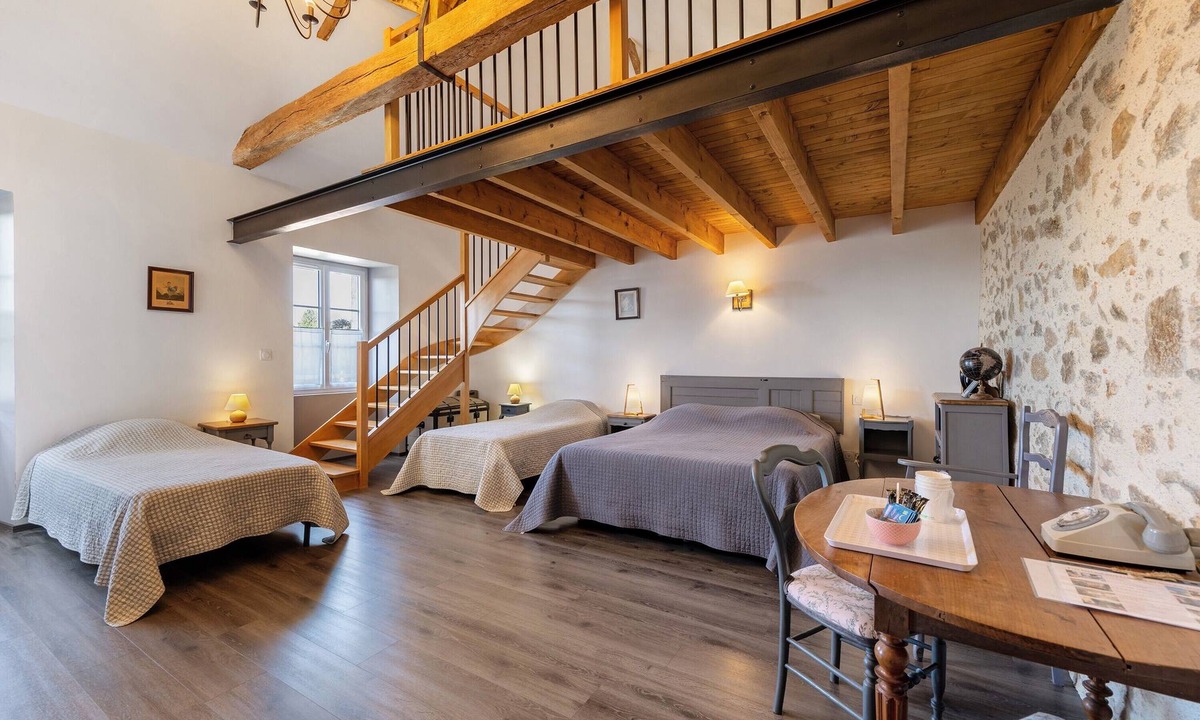 Sevremont Bed & Breakfast | Les Carmes Guest Room: "Elisabeth" Family Room for 6 with Shared Garden & Wi-Fi