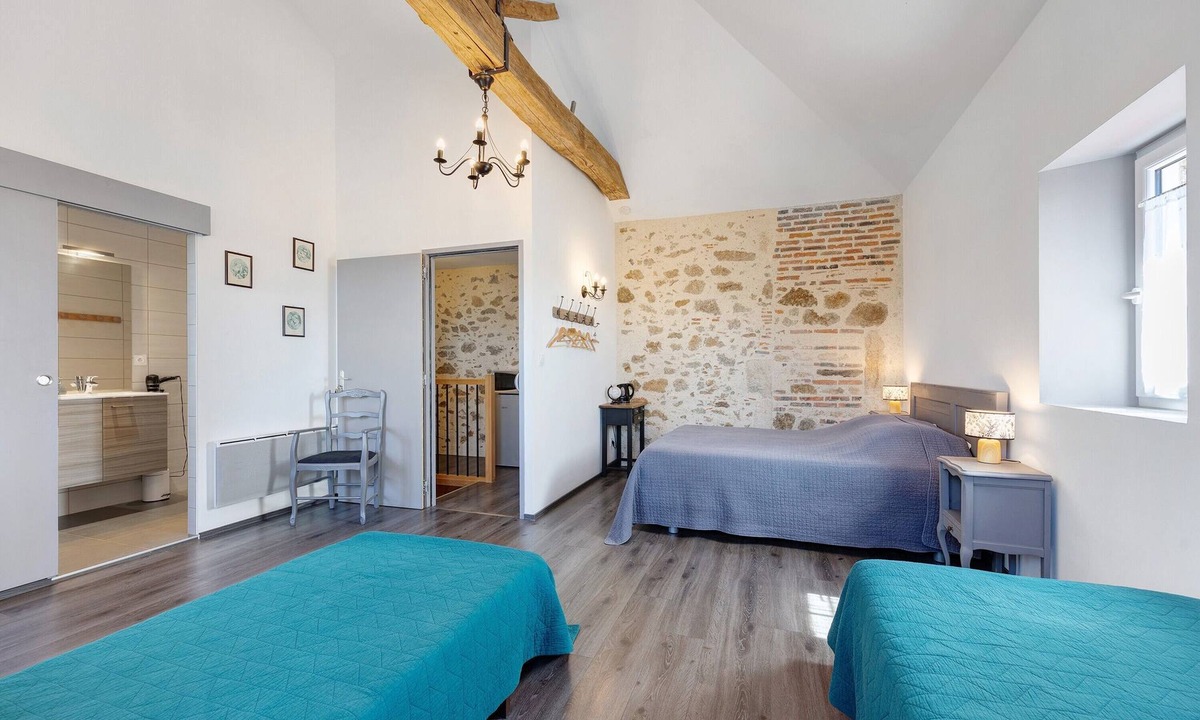 Sevremont Bed & Breakfast | Les Carmes Guest Room: “Lorette” Family Room for 4 with Shared Garden and Wi-Fi