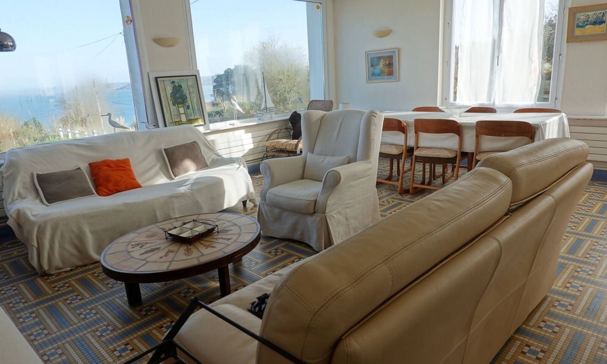 Plestin-les-Greves Apartment | "LES DAUPHINS" sea view, 135m2 bright, ground floor, beach 250m, terrace, garden