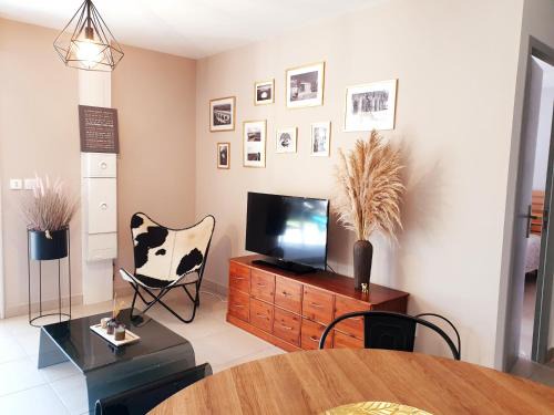 Ledenon House | Les Iris