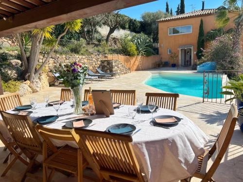 Ollioules Villa | Les Oliviers, Villa climatisée, Piscine privée vue mer