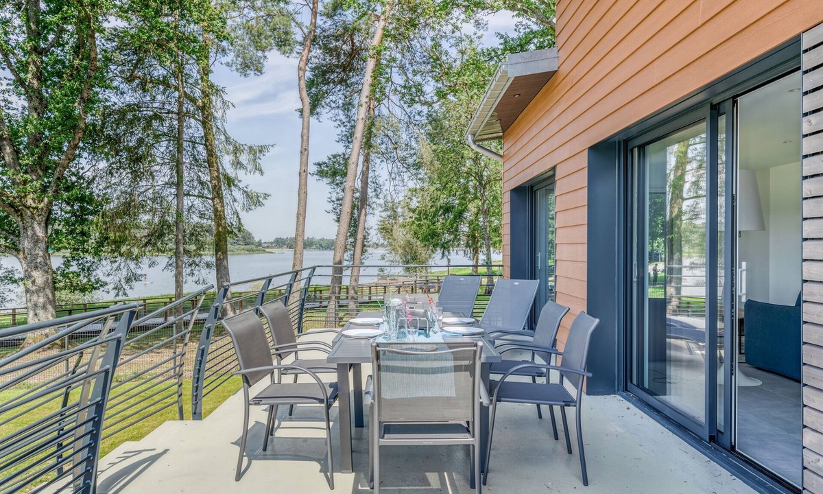 Vosges House | Les Roseaux - Vue sur le lac avec jacuzzi