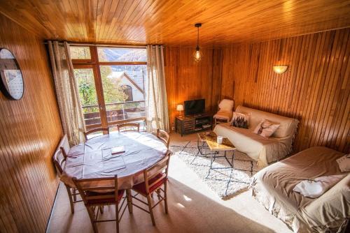 Orcieres Apartment | Les Tilleuls 24 - balcon vue montagne
