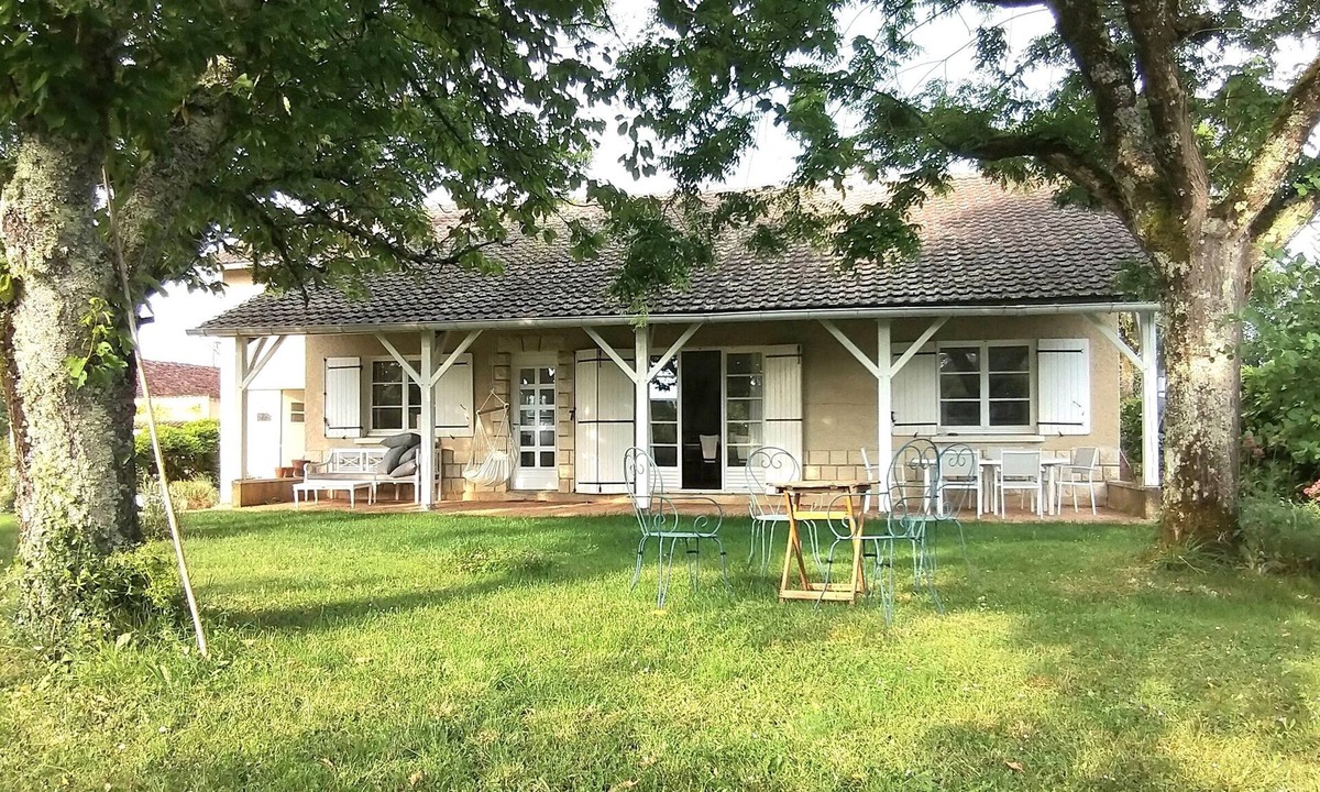 Laval House | Located between Sarlat and Rocamadour, in a quiet area with a view, 120m² single-storey gîte.