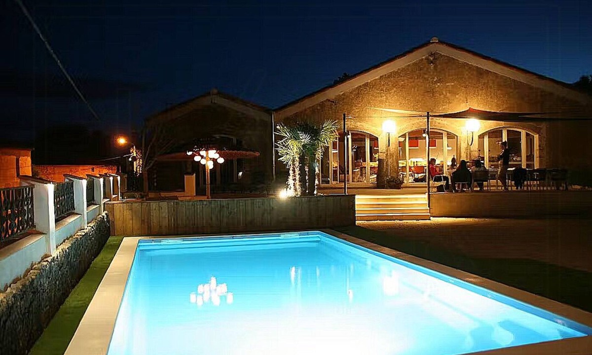 Villedaigne House | Loft in converted wine cellar in Occitania