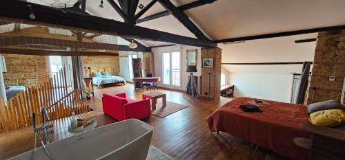 Montech Villa | Loft industriel de 220 métres carré sur deux niveaux