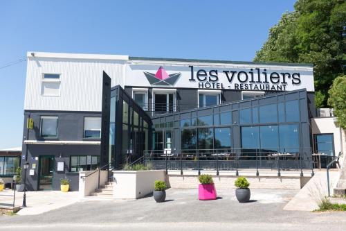 Peigney Hotel | Logis Hôtel Les Voiliers