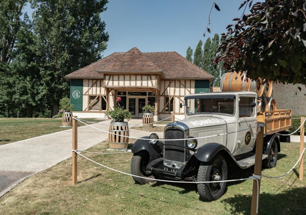 Bourguignons Hotel | Logis Hôtel-Restaurant Domaine de Montecristo et Gîte l'Évasion Dantès