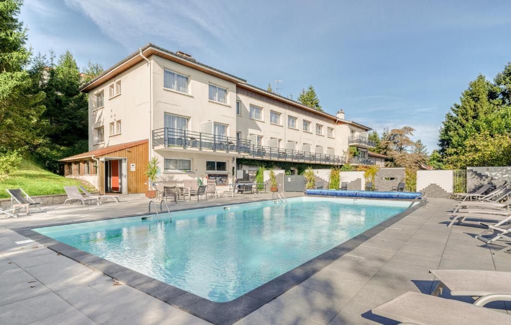 Mereville Hotel | Logis Hotel Maison Carrée Restaurant O Carré dArt