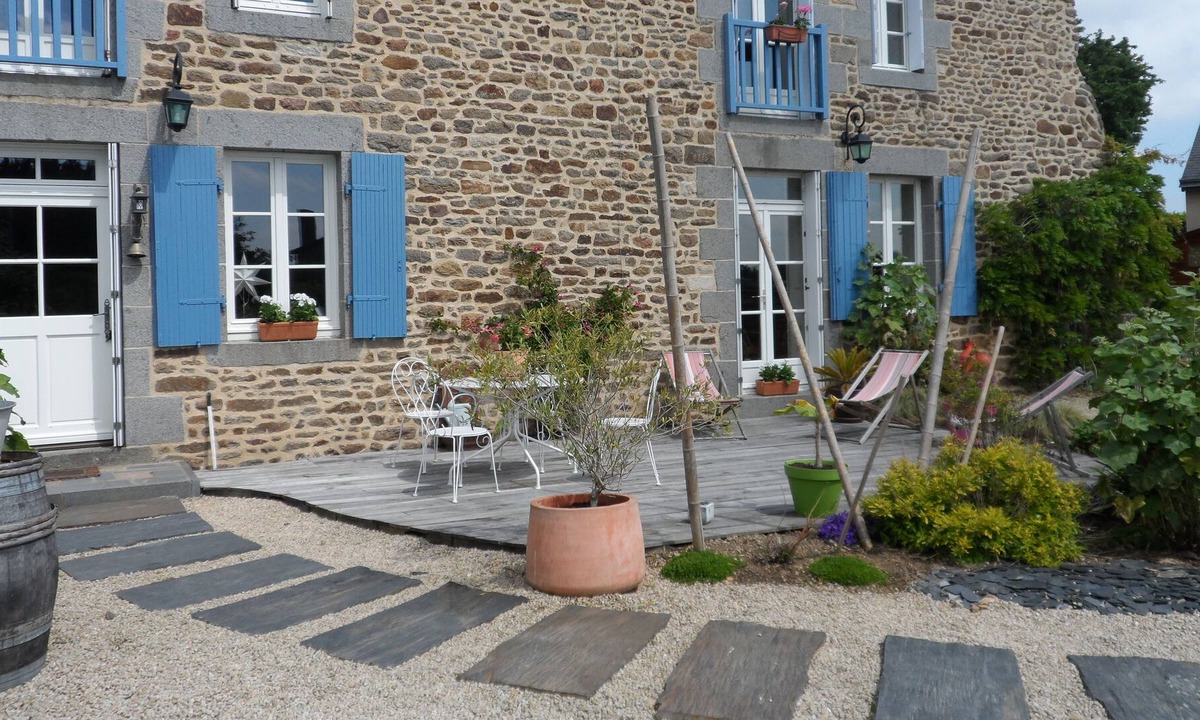 Pleudihen-sur-Rance House | longness of character completely renovated