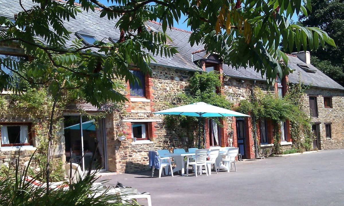 Mohon House | Loue Maison de Vacances Familiale - 5 Chambres, 14 Couchages, Mohon