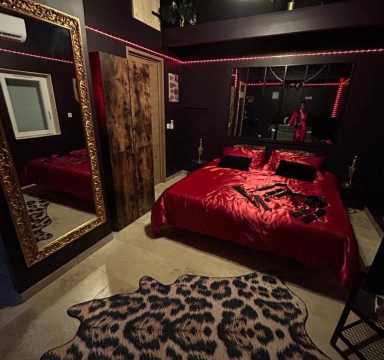 Le Beausset Apartment | Love room l'instant privé