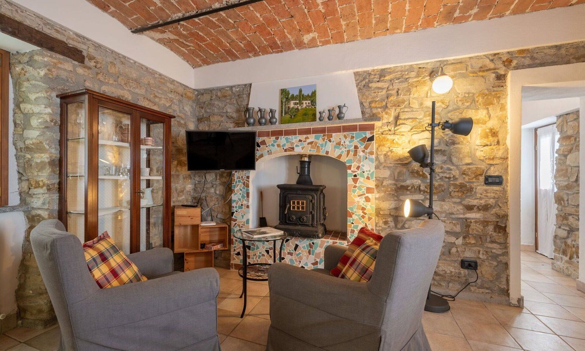 Monastero Bormida Apartment | Lovely apartment for 2 guests with pool, WIFI and TV