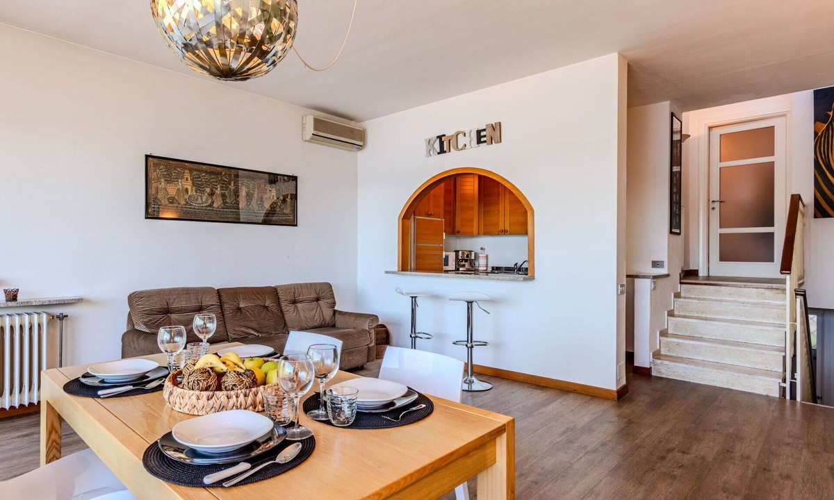 Ispra Apartment | Lovely apartment for 4 people with A/C, WIFI, TV and terrace