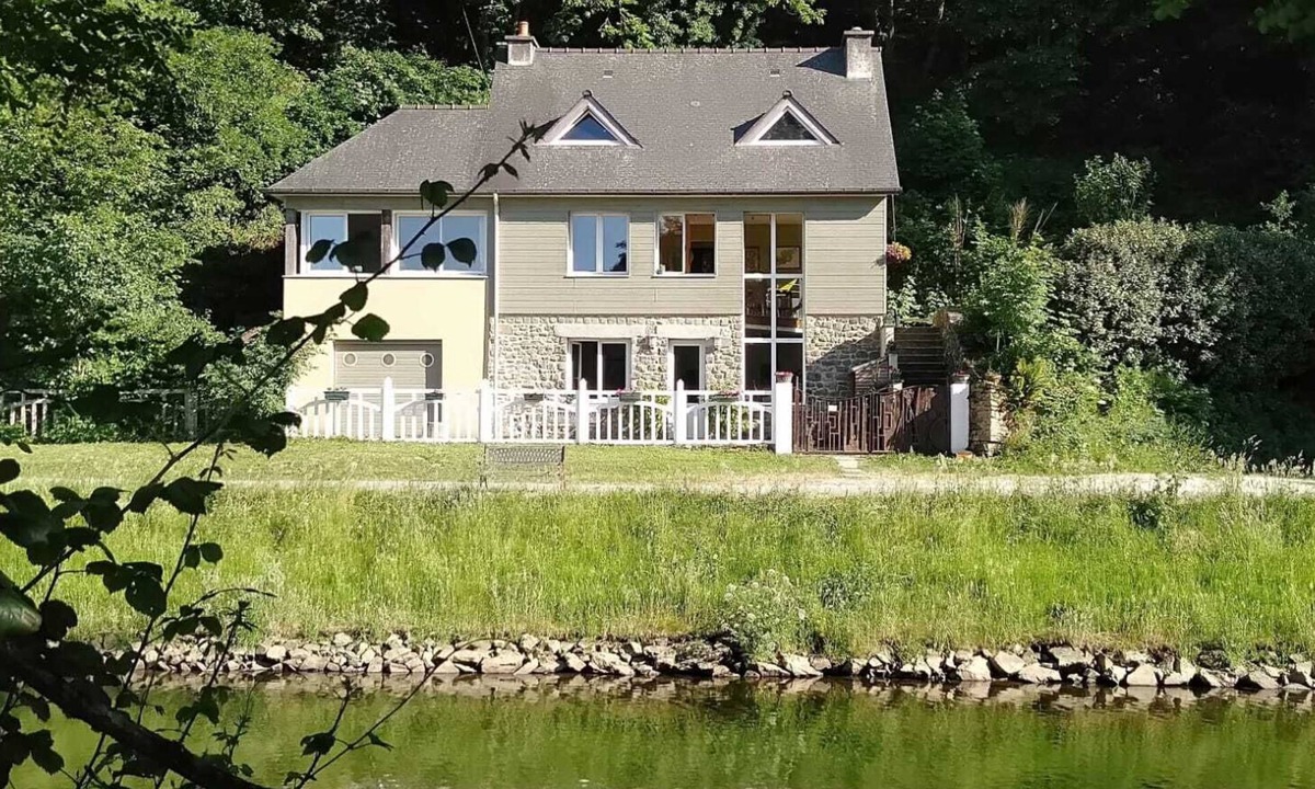 Lanvallay House | Lovely house with beautiful views by the Rance River. A short walk to Dinan Port