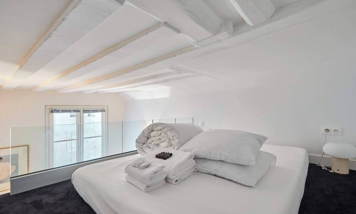 Paris City Center Apartment | Lovely Studio-Louvre & Palais Royal