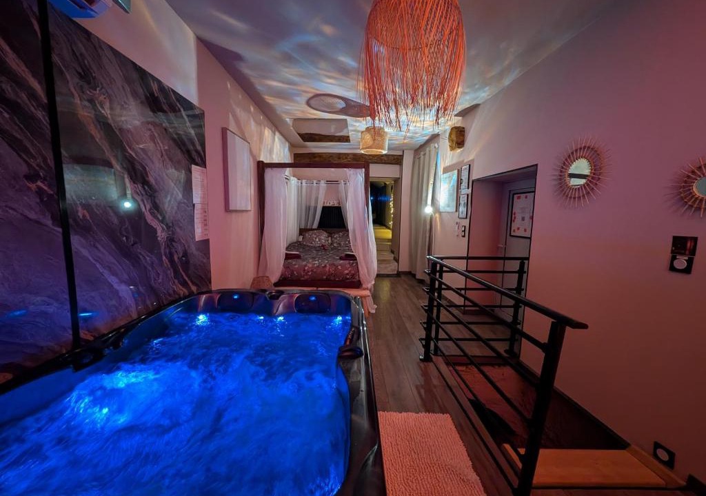 La Mure Apartment | Loveroom Romantique avec Spa et Secret Room - A proximité des Lacs - La Mure